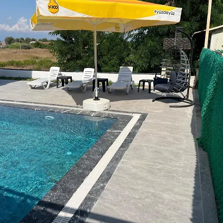 Yasmir Villa